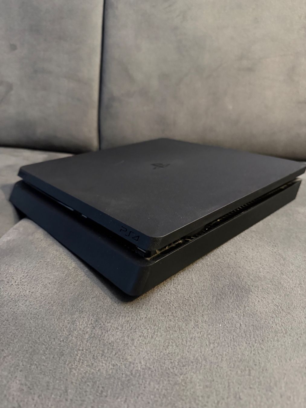 Sony Console: Ps4 + 2 Controller – Usato da Rüfenacht BE venduto da can_q8tl 1