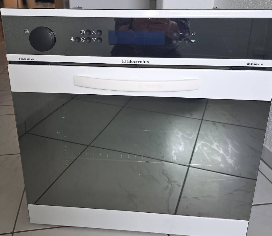 Backöfen: Elektrolux Backofen kombi  profi steam – Gebraucht aus Hunzenschwil von Noaeli