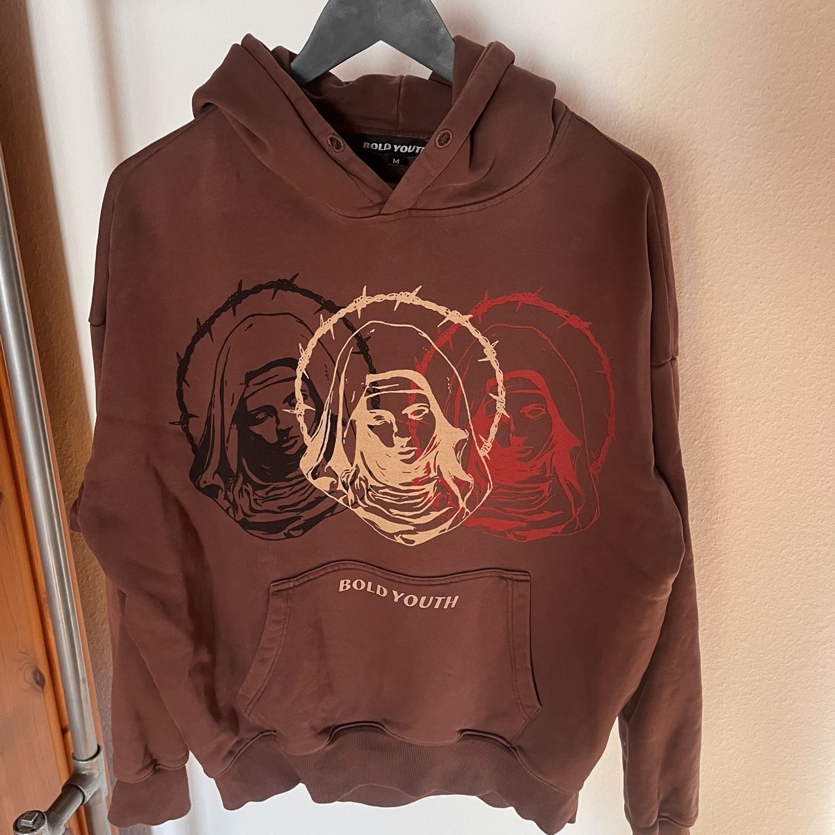 Maglioni & Felpe: Bold Youth Hoodie – Usato da Diepflingen venduto da ldvintagestreetwear