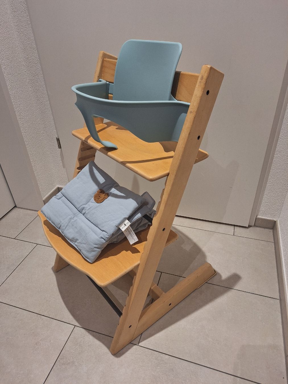 Stokke Chaises hautes: Triptrap Stokke mit Baby Set und Sitzbezug  – D'occasion à Döttingen par DuHaiduc