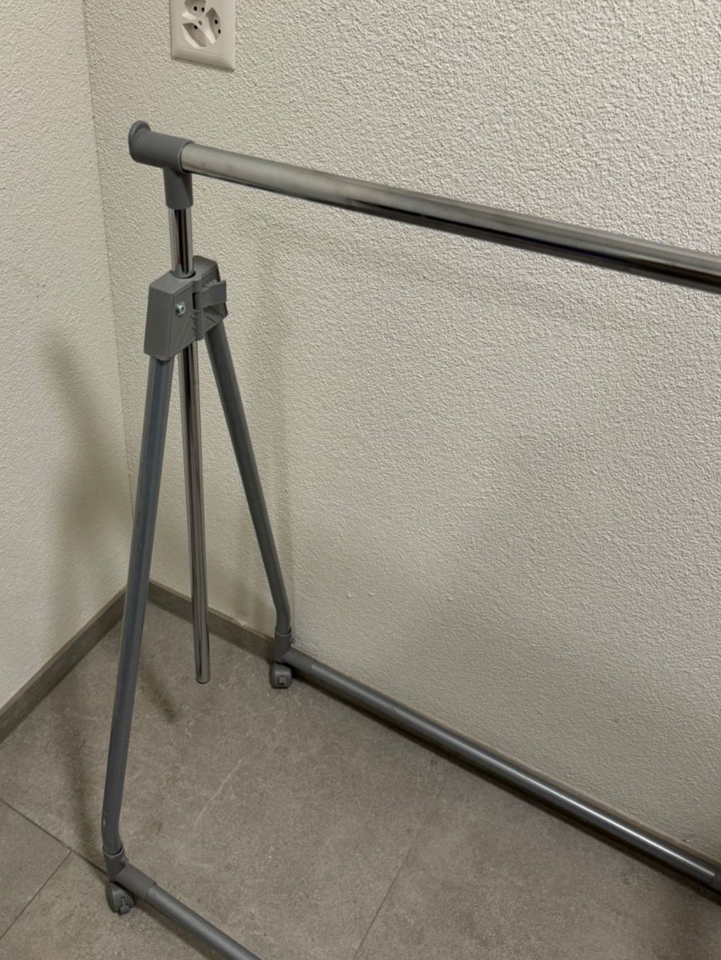 Sonstige Dekorationen & Accessoires: Kleiderständer Rollständer höhenverstellbar Kleiderstange – Gebraucht aus Hermetschwil-Staffeln von han_75vv 5