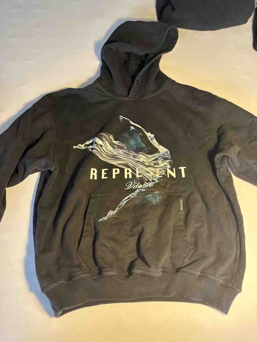 Pullover & Sweatshirts: Represent Kapuzenpullover Dunkelgrau Grösse M – Gebraucht aus Hilterfingen von jmrhrt