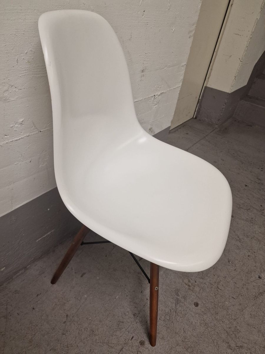 Stühle: Vintage Stuhl Weiss – Gebraucht aus Zürich von Vintage-1993 1