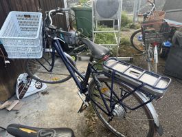 E-Bike Damenvelo Blau mit Korb gebrauchter Zustand