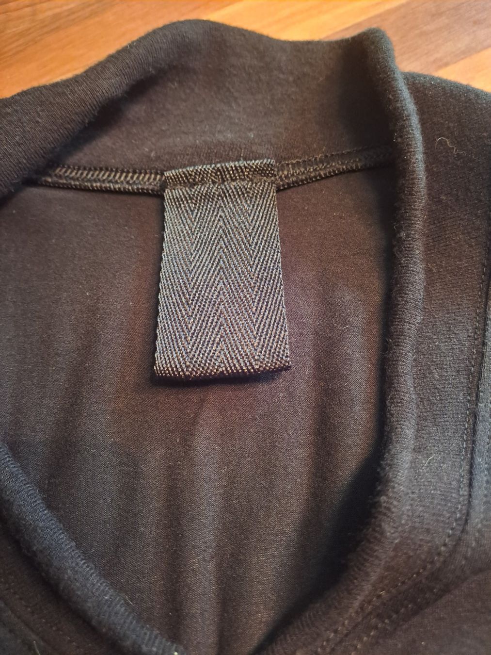 Maglioni & Felpe: Schwarzer Pulli von Rundholz??Gr.M – Usato da Emdthal venduto da kasira 1