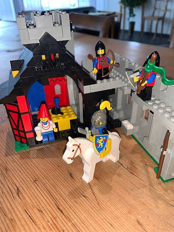LEGO Ritter Mittelalter Guarded Inn 6067 + 6041 Armor Shop (Gebraucht ...