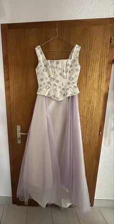 Robe de mariée lilas