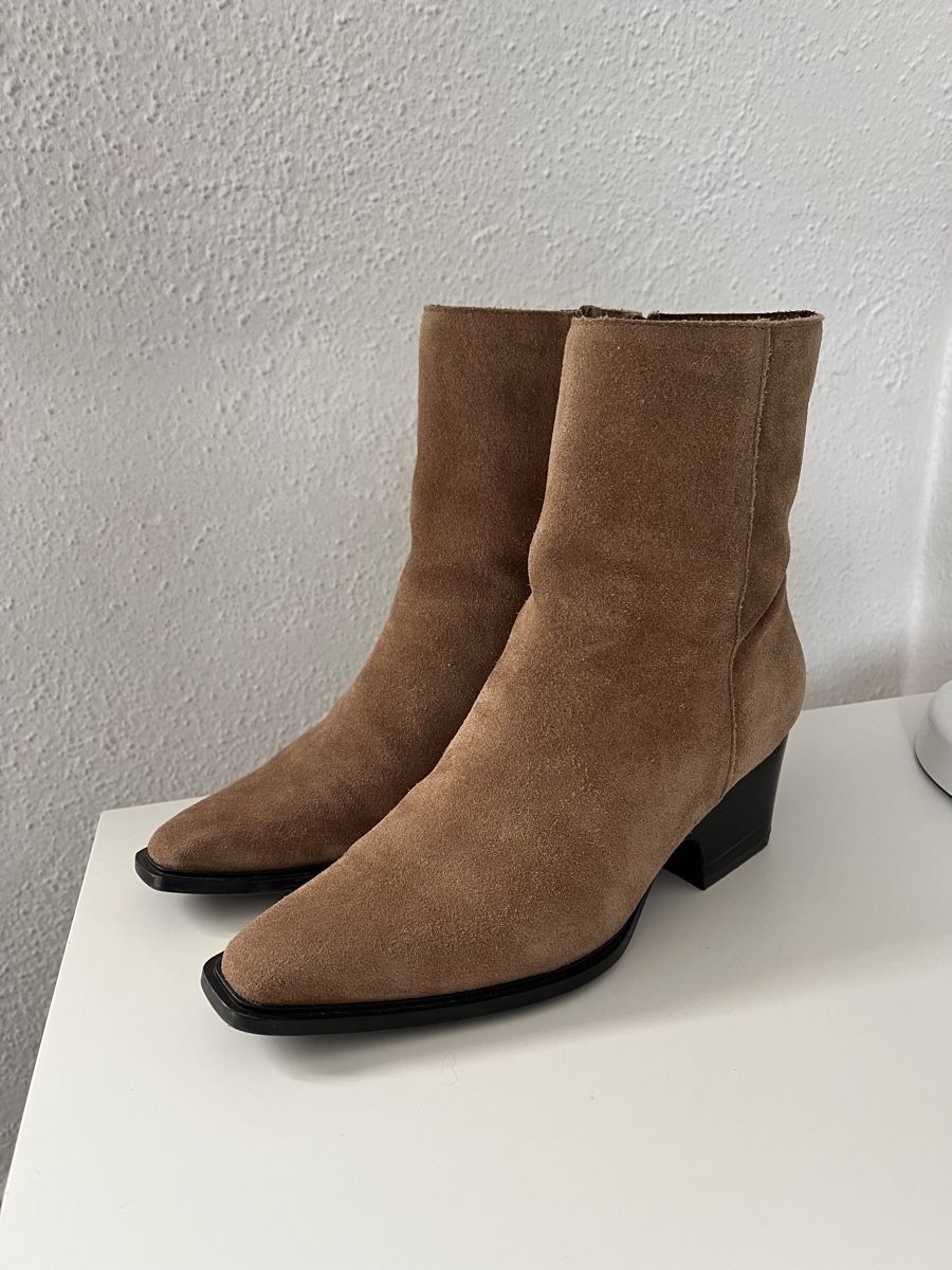 Zara Scarpe da donna: Zara Wildleder Boots – Usato da Flawil venduto da lic_d9fc