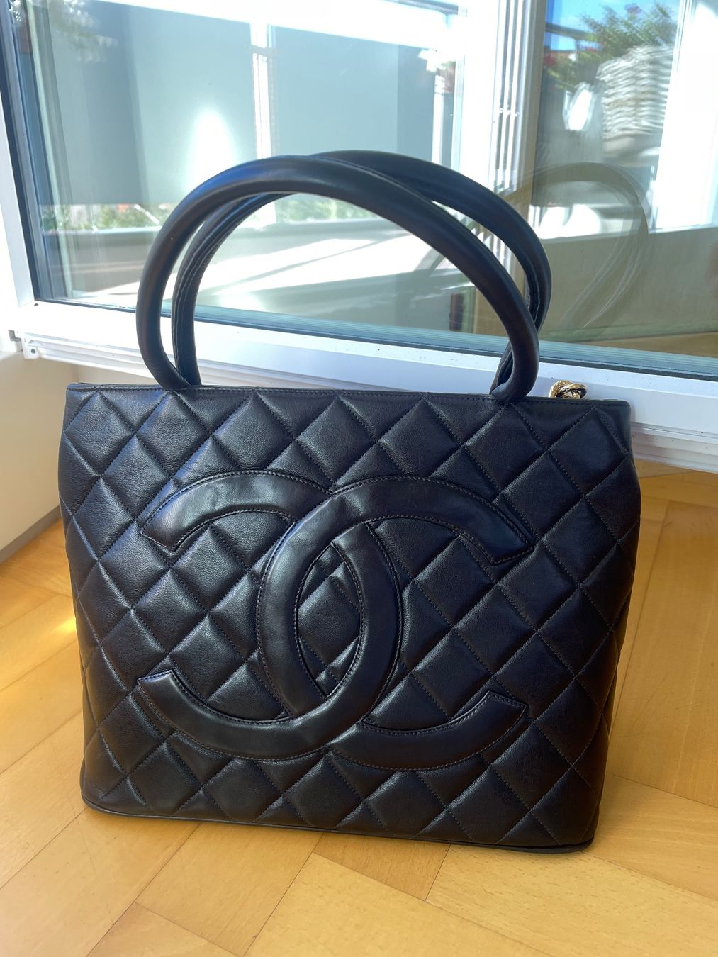 Chanel Borse da donna: CHANEL Medallion Tote - Vintage, Schwarz – Usato da Binz venduto da mattea01 1