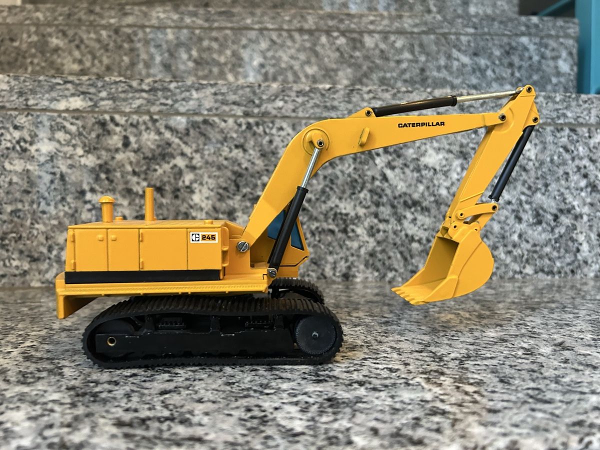 Caterpillar Kits de montage: Cat 245, 1:50 , NZG – D'occasion à Horw par Tigercat635 2