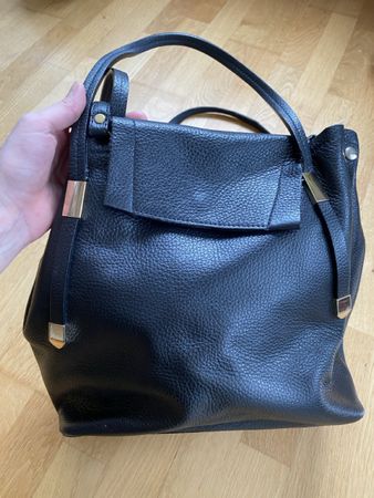 Schwarze Handtasche