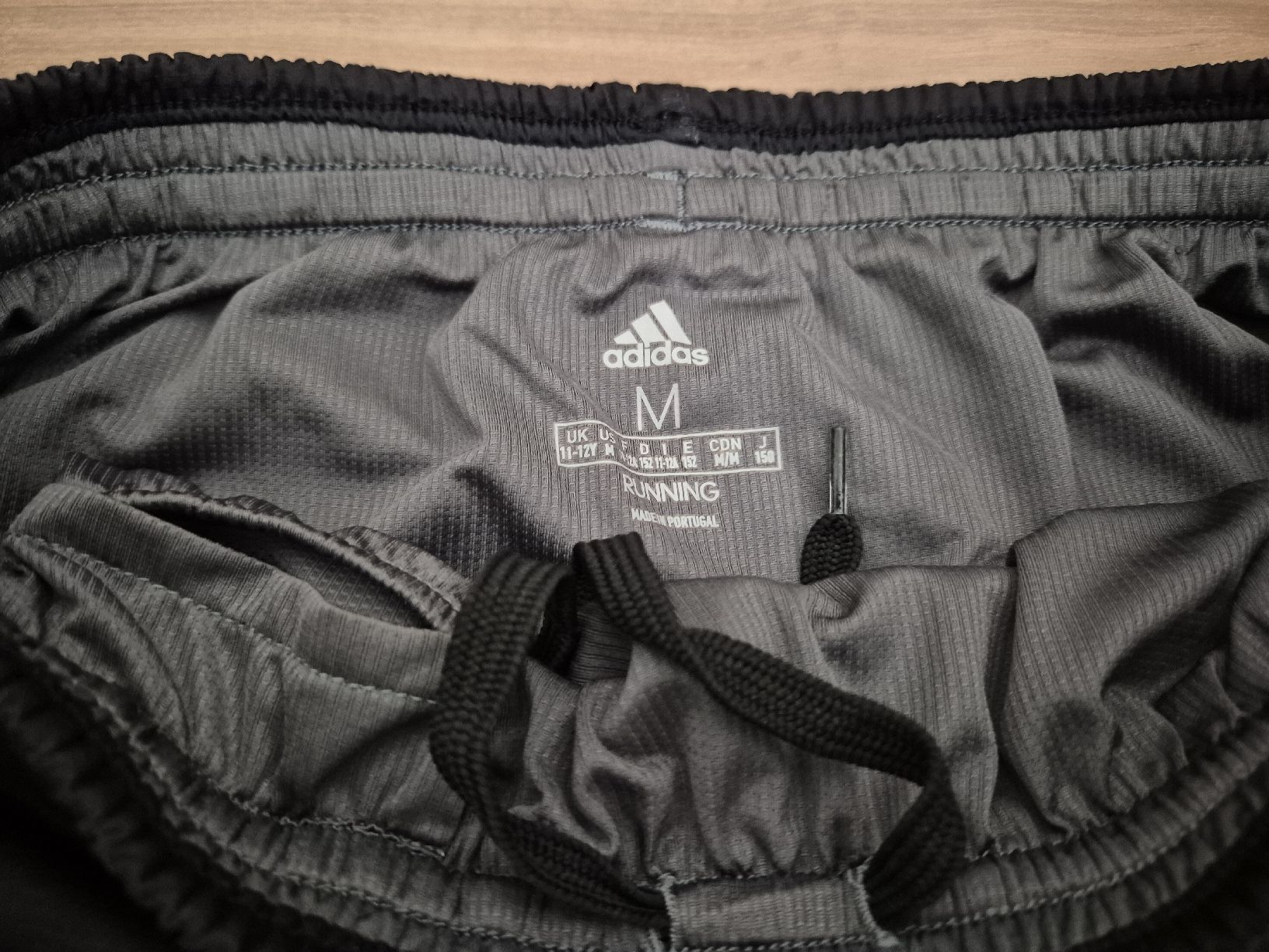 Adidas Hosen: Coole dünne Adidas Shorts Gr. 146-152 – Gebraucht aus Therwil von Twista11 1