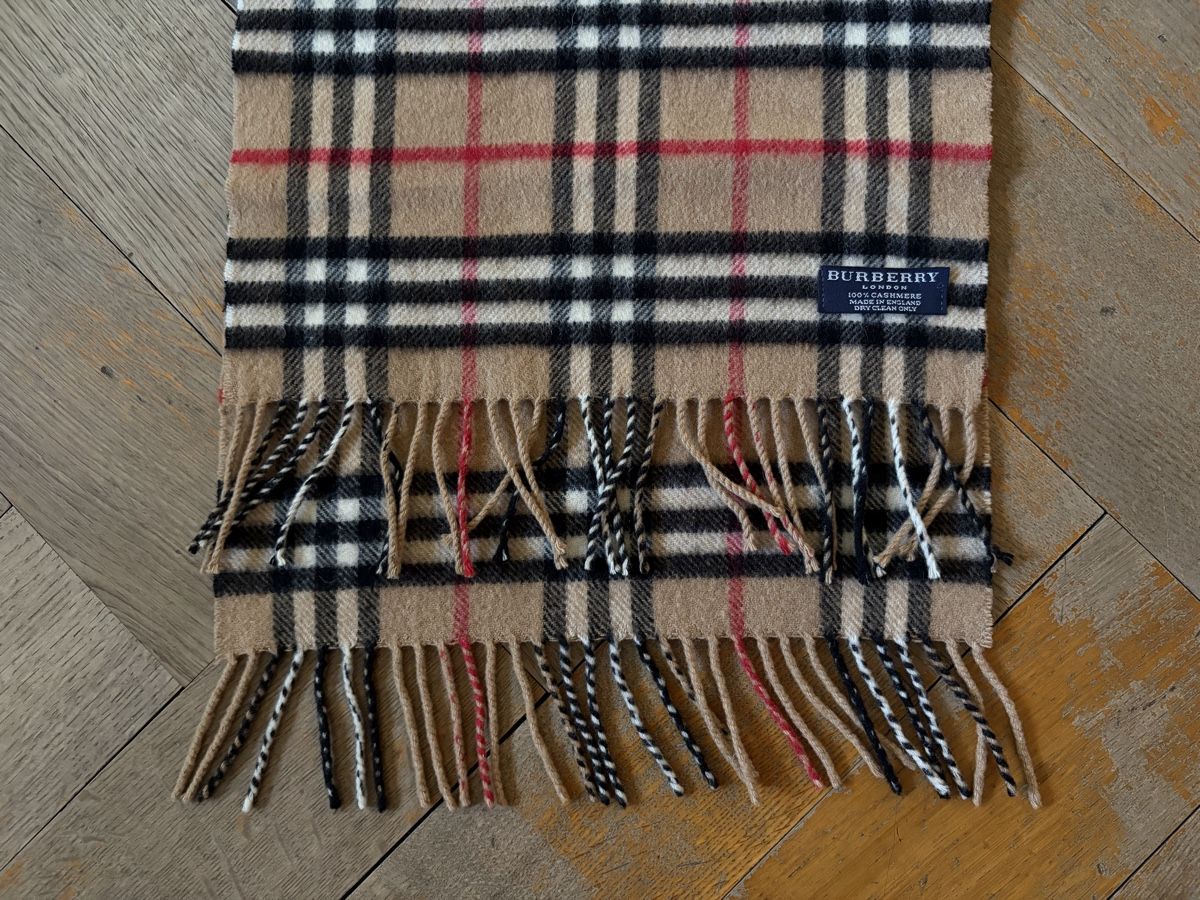 Burberry Foulard & Sciarpe: Burberry Schal – Nuovo (secondo la descrizione) da Winterthur venduto da raphael.hbg 2