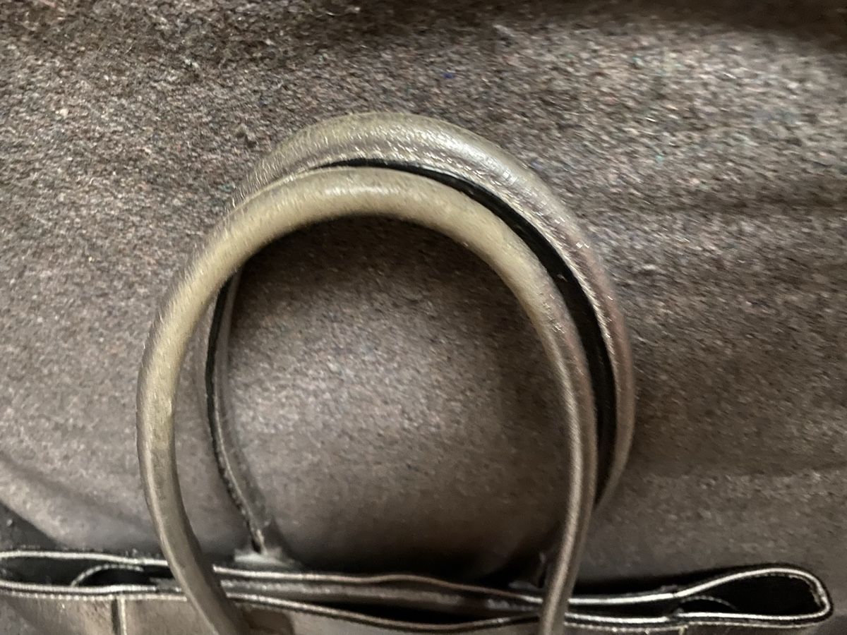 Borse da donna: Sac cabas en cuir doré – Usato da Geneve venduto da Monthoux13 2