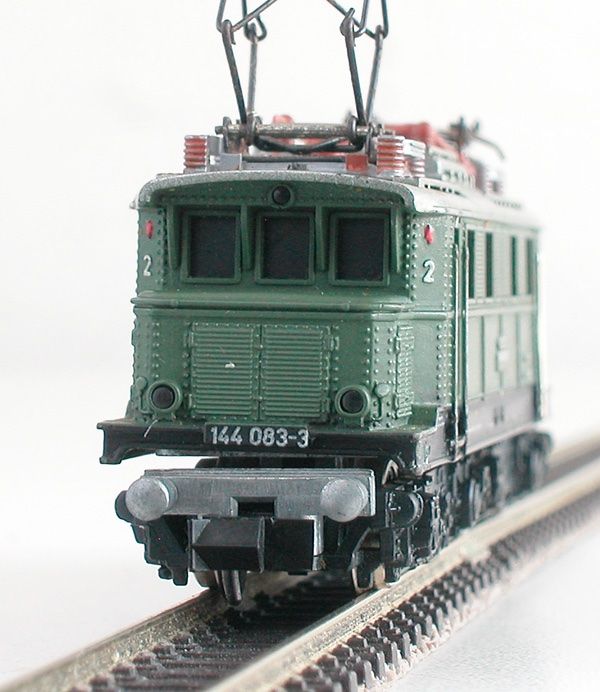 Trix Modellini di ferrovie: Minitrix elektr. Lokomotive E 144 der DB Spur N – Usato da Oberwil BL venduto da Klang 4