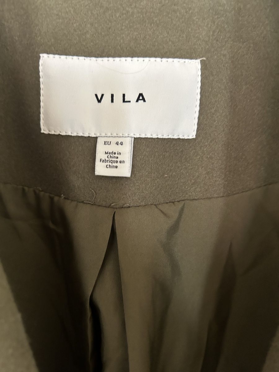 Vila Cappotti: Cooler Mantel von VILA Grösse 44 – Usato da chur venduto da corazon710 2