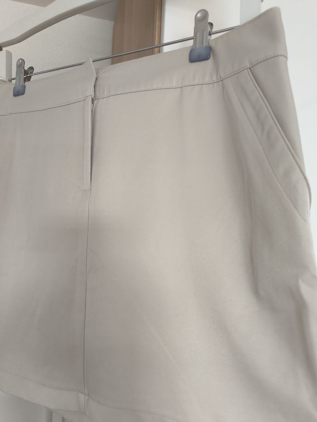 Röcke: Izod Golf Rock, Gr. 38, beige – Gebraucht aus Niederrohrdorf von yan_zkz6 1