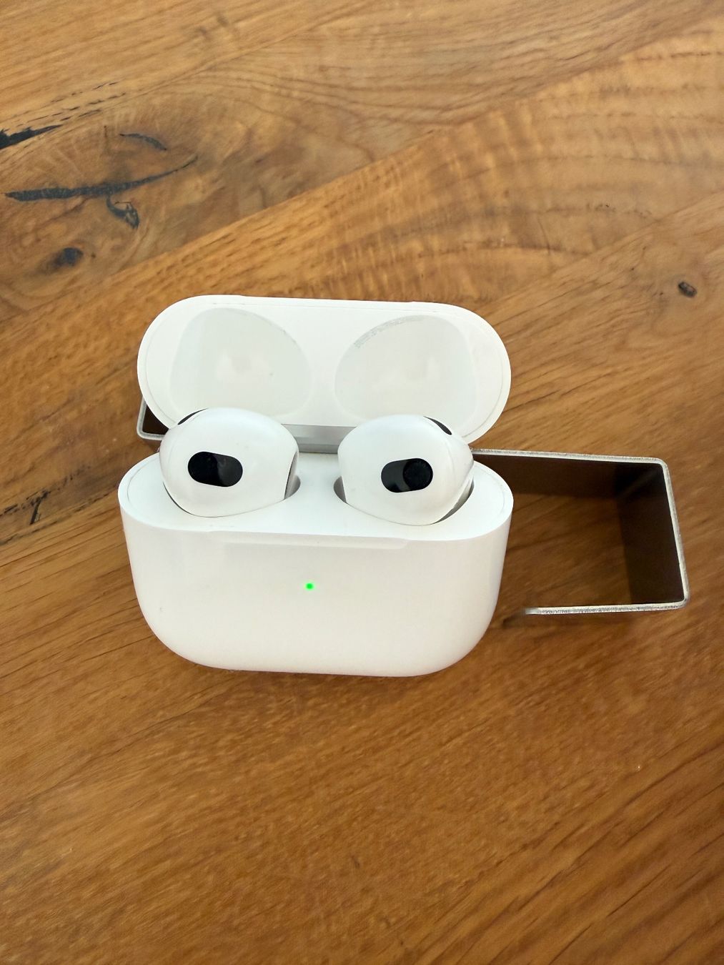 Apple Cuffie: APPLE AirPods 3 – Usato da Lausanne venduto da Nine1982