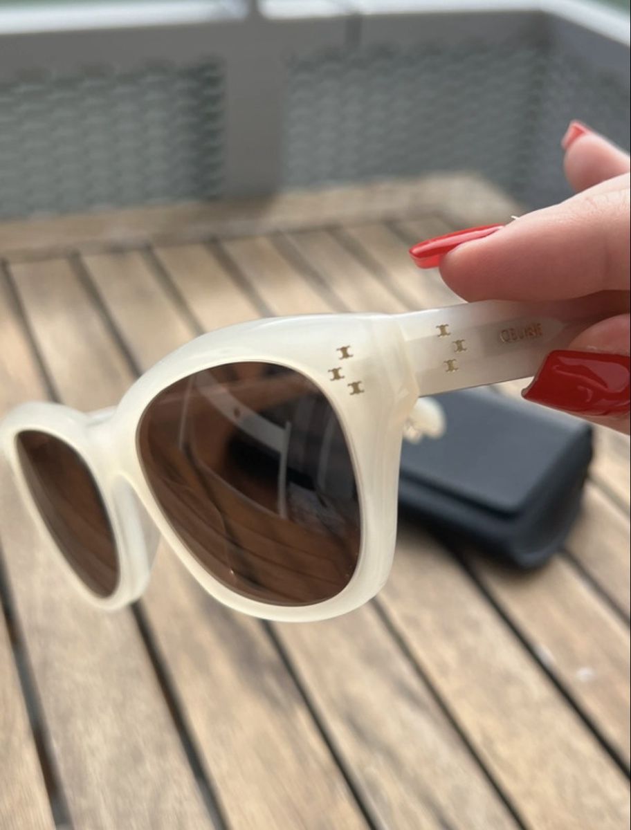 Celine Occhiali & Lenti: Celine cream sunglasses – Nuovo e nell'imballaggio originale da Zürich venduto da dei_7djh