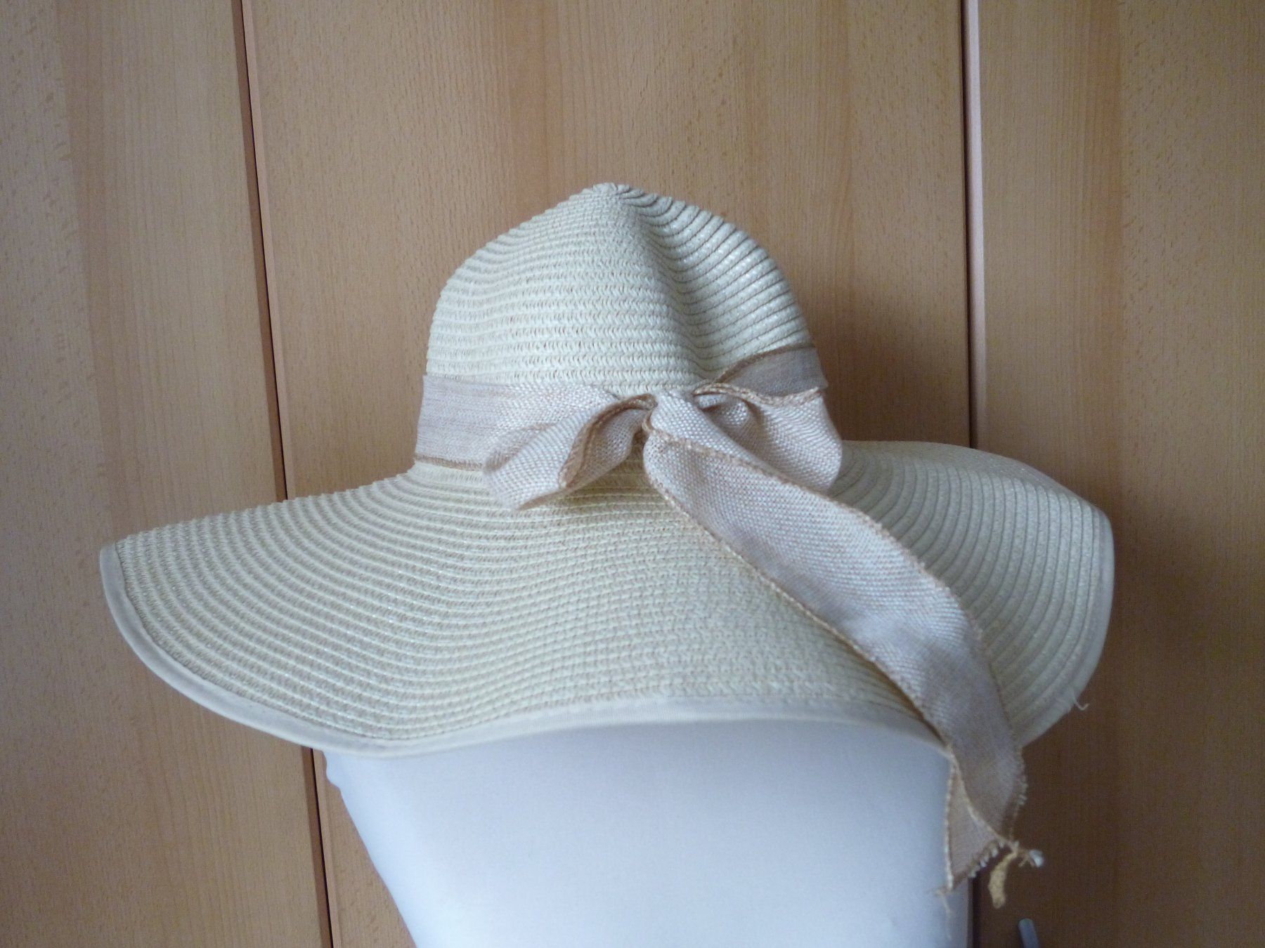 Copricapi, berretti & cappellini: grosser Sonnenhut Hut  beige – Usato da Dättlikon venduto da Mamakuga 6