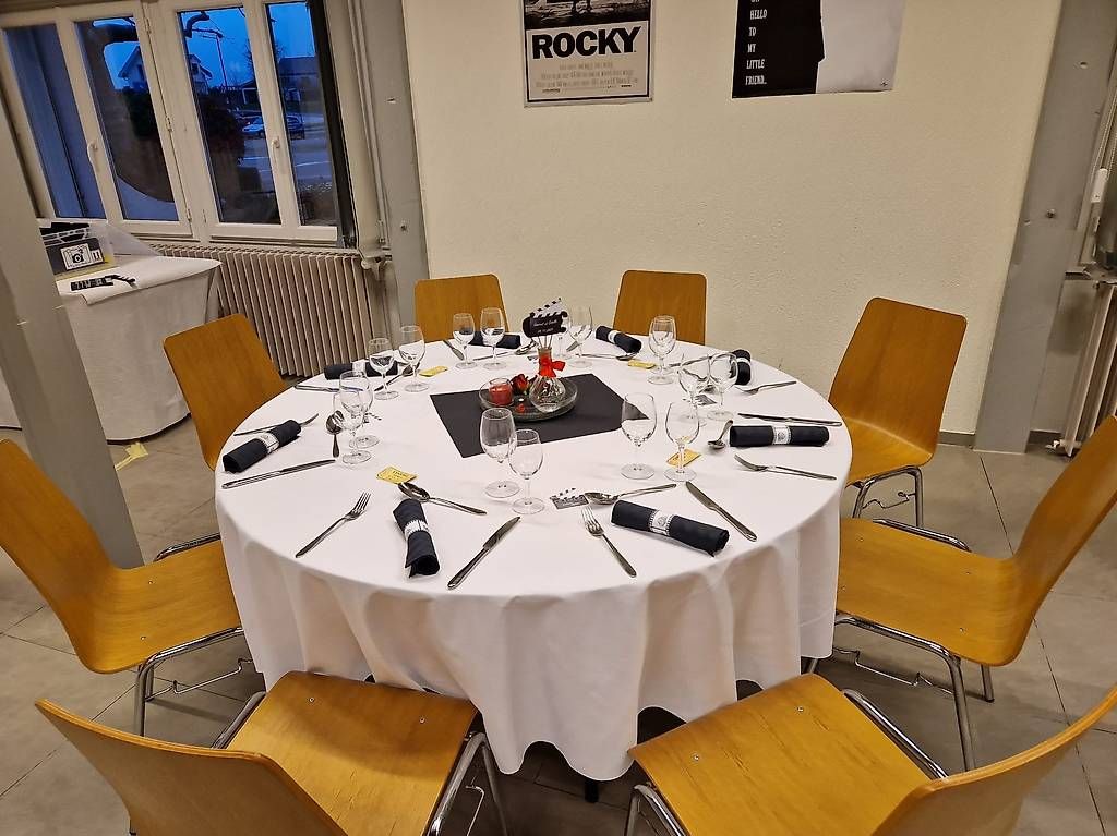 Altra biancheria da tavola: Nappes blanche table ronde – Usato da Lausanne 26 venduto da mia_262l 1