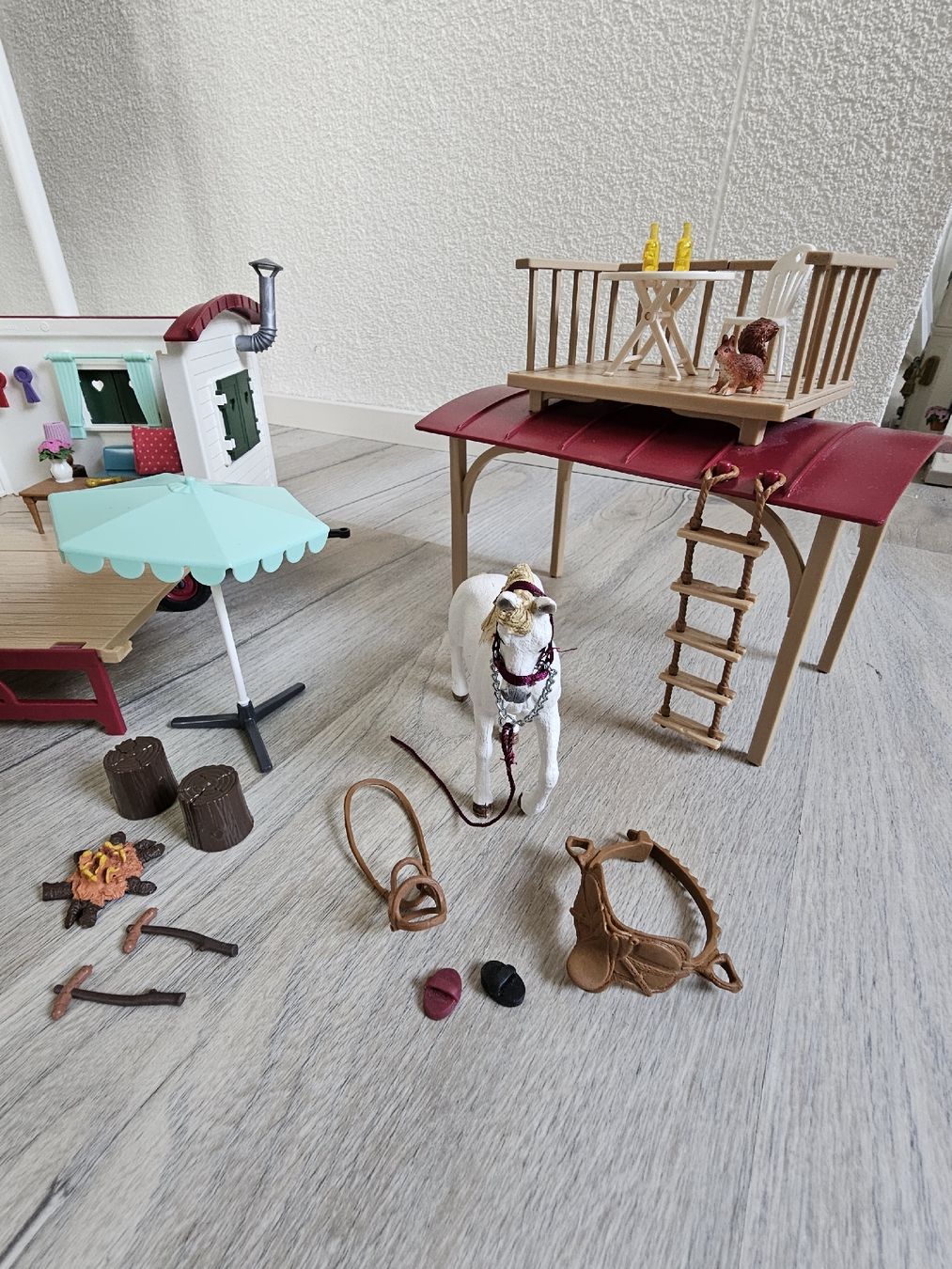 Schleich Giocattoli: schleich 42415 Wohnwagen – Usato da Bätterkinden venduto da Pescelino 3