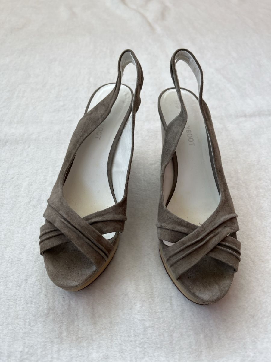 Navyboot Scarpe da donna: Sandales compensées NAVYBOOT, T 39, couleur taupe – Usato da Romont FR venduto da cat_j6ww