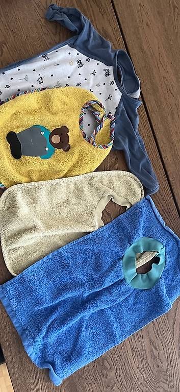 Repas pour bébés: Diverse Ess-Lätzli – D'occasion à Knutwil par SamScythes87 4