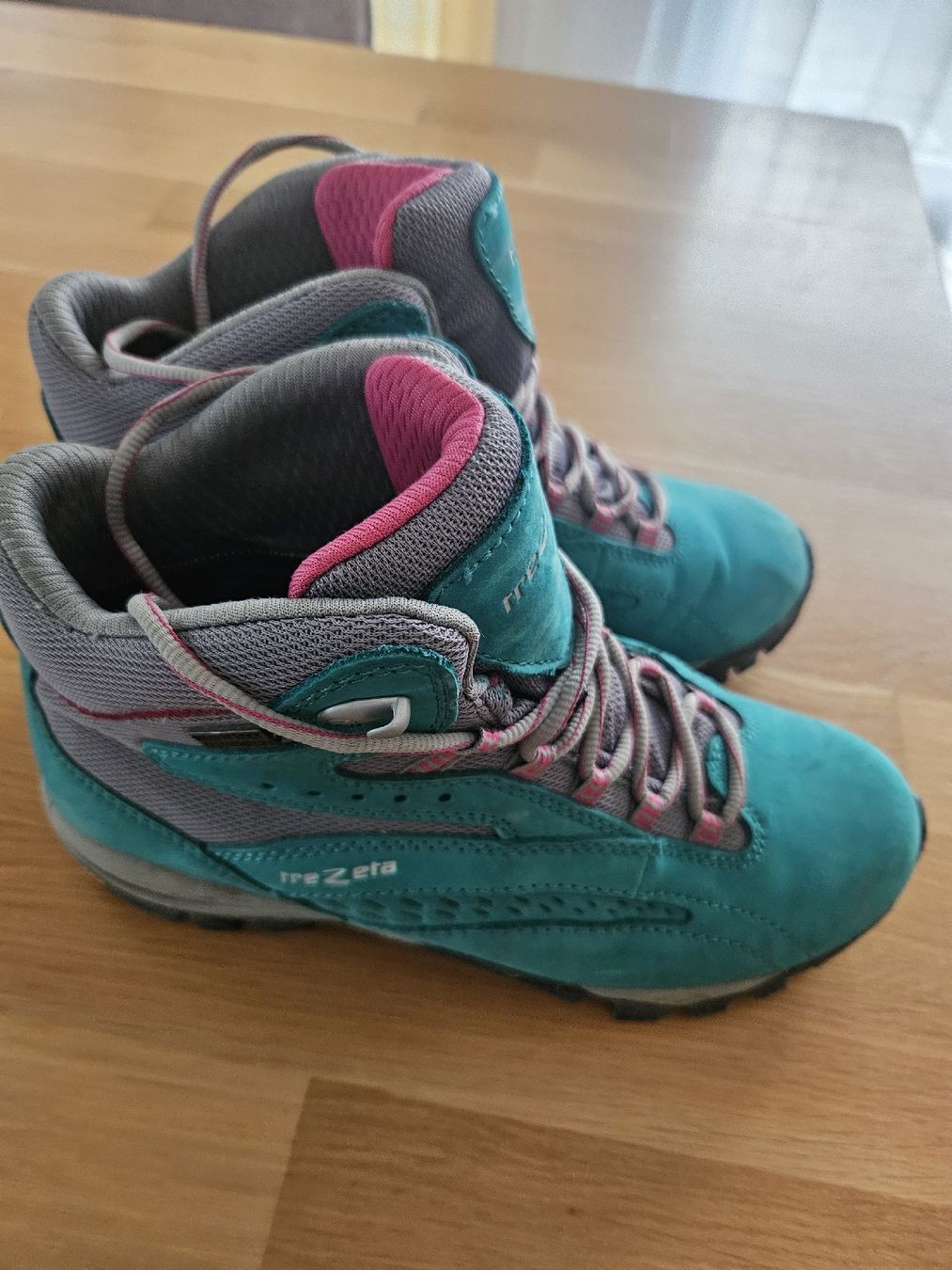 Scarpe da donna: Wanderschuhe Gr.38.5 – Usato da Dietlikon venduto da Sandlex