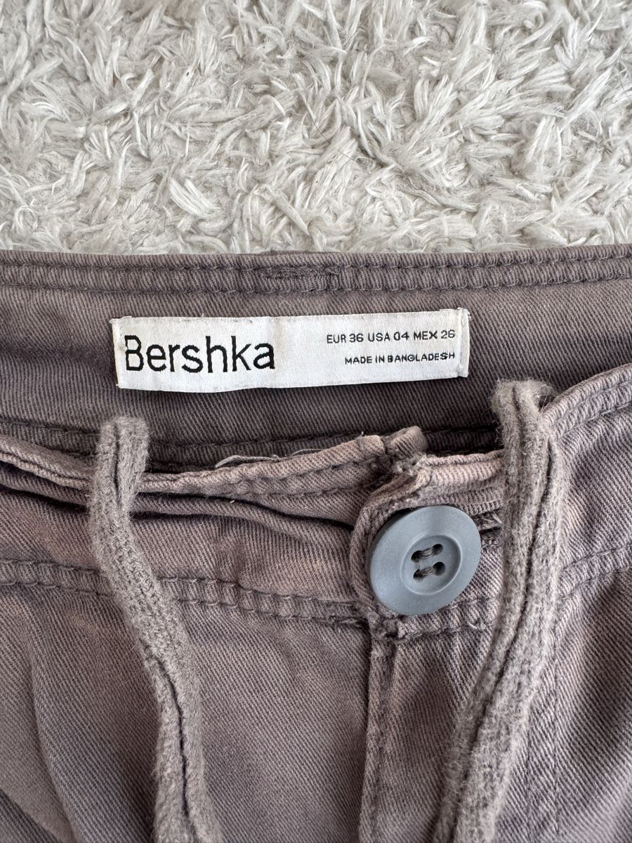 Bershka Pantaloni: Bershka Cargo Hose, grau, Grösse 36 – Usato da Gächlingen venduto da anjuli_123 3