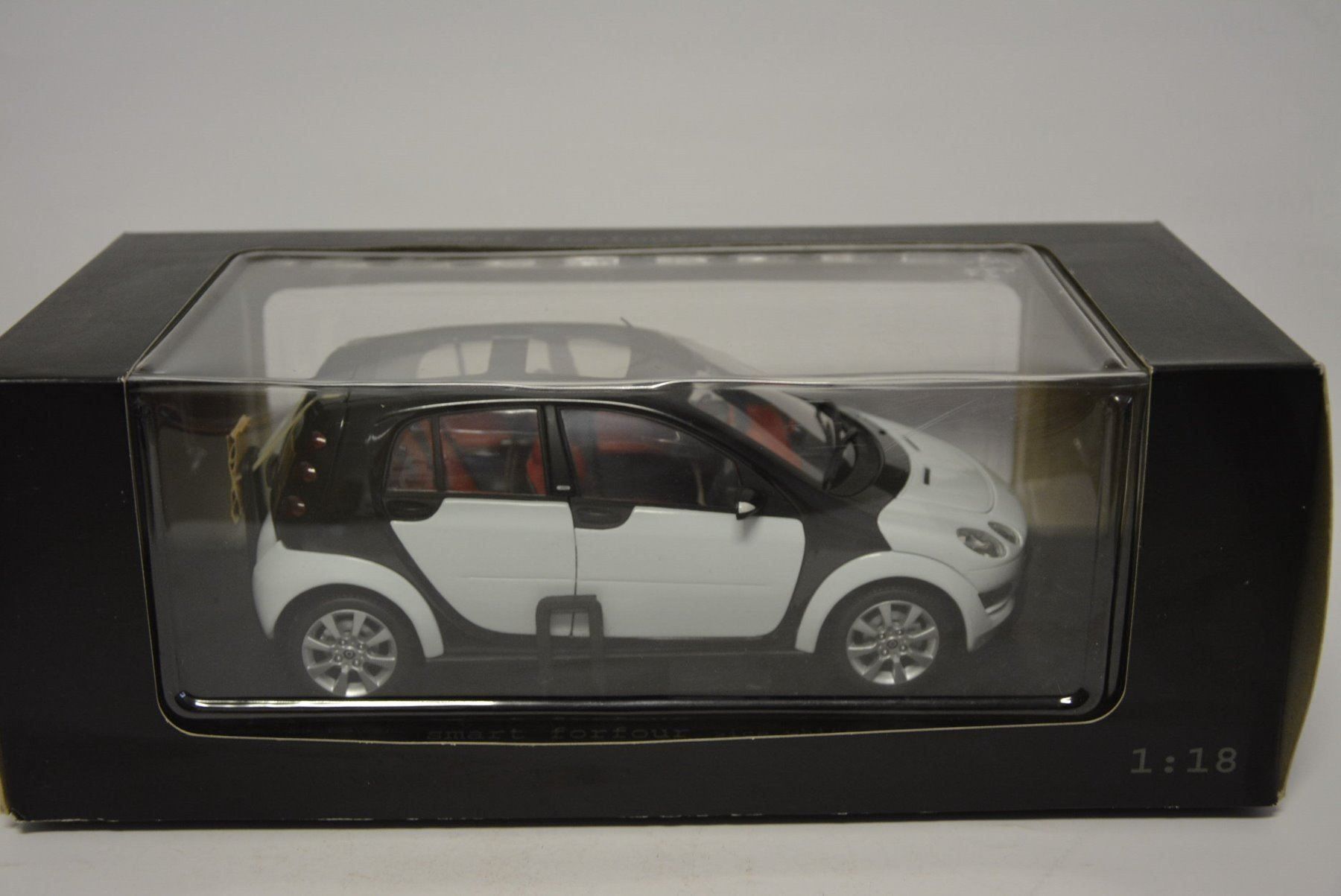 Smart Modellautos: Smart Forfour W 454  2004 ,  Kyosho , 1:18 – Neu und originalverpackt aus Goldach von Feivel9