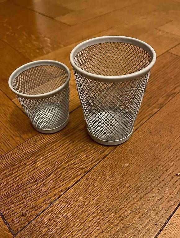Contenitori & Simili: Petite corbeille pour crayons sur bureaux  – Usato da Genève venduto da JWLIU