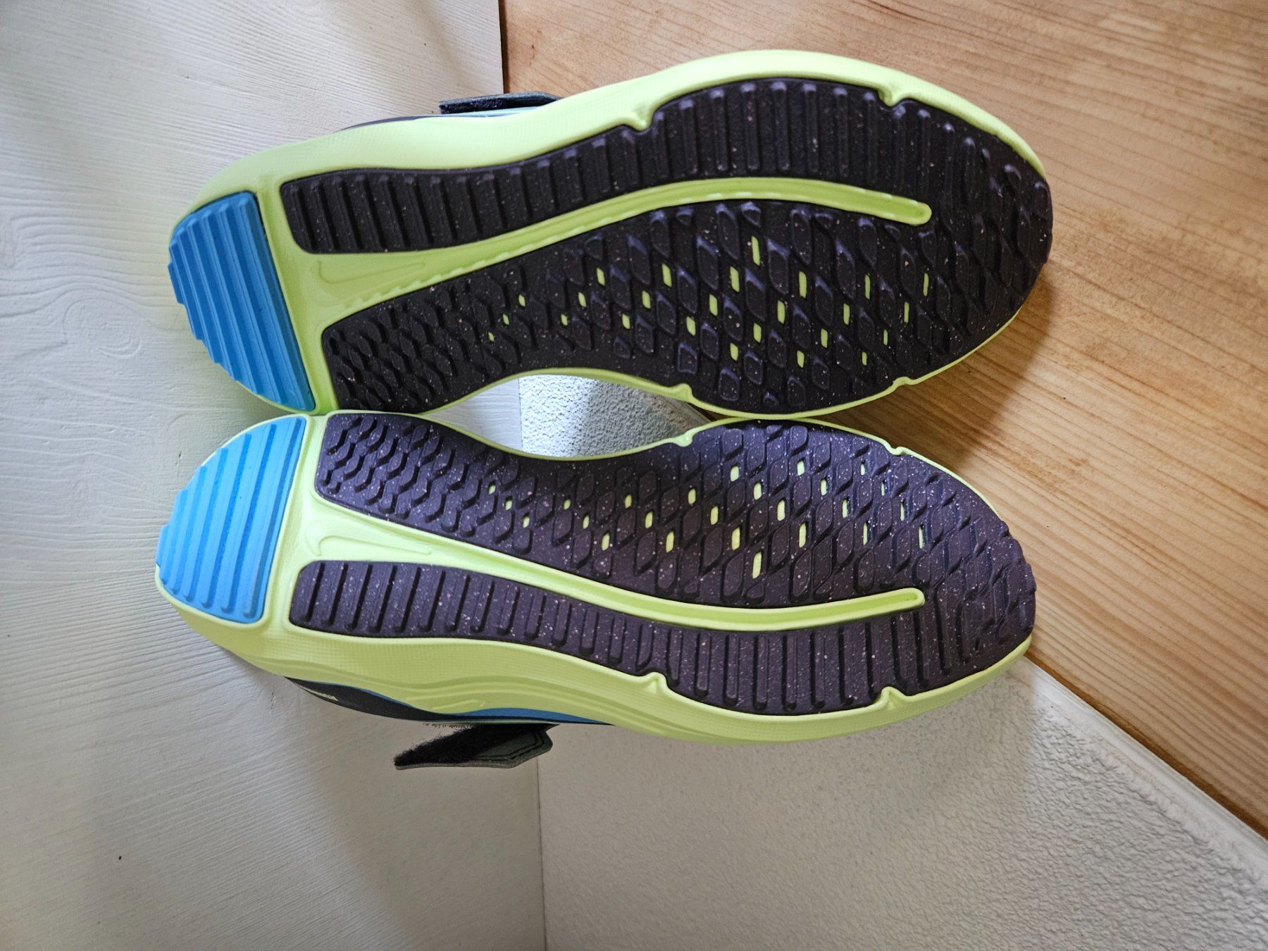 Nike Scarpe da uomo: Neue Nike schuhe grösse 34 – Usato da Zielebach venduto da him_dwt5 1