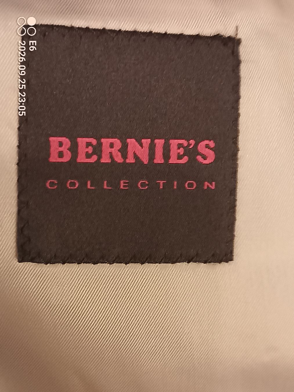 Giacche: Blazer aus Seide Marke: Bernies/Magee – Usato da Zürich venduto da Mitzi6 4