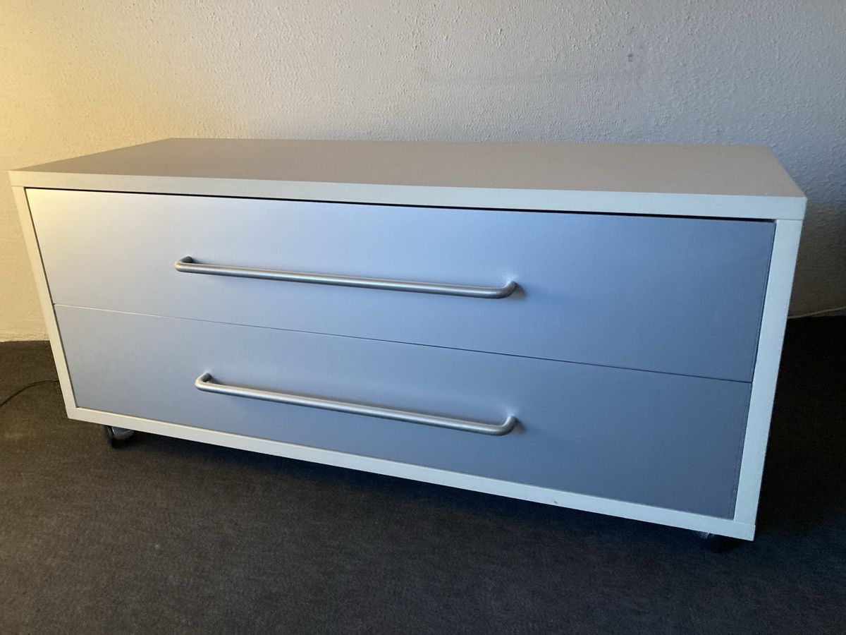 Cassettiere: Praktisches Sideboard mit 2 Schubladen, hellgrau/weiss – Usato da Belp venduto da Doc_Matt_Rox