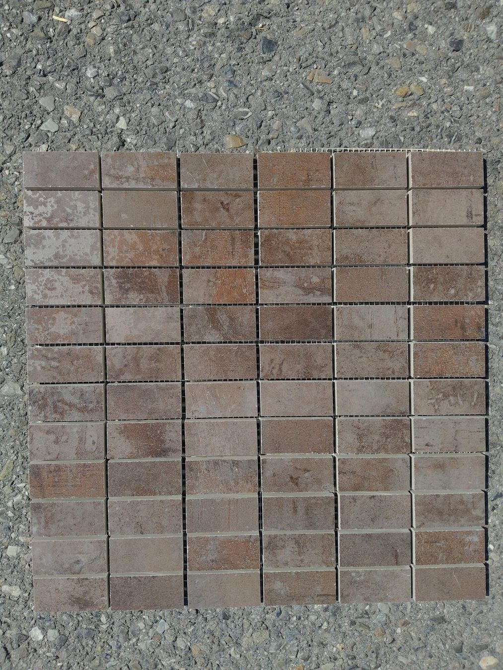 Rivestimenti per pavimenti: Carrelage mosaïque brun – Nuovo e nell'imballaggio originale da Noréaz venduto da jacques031