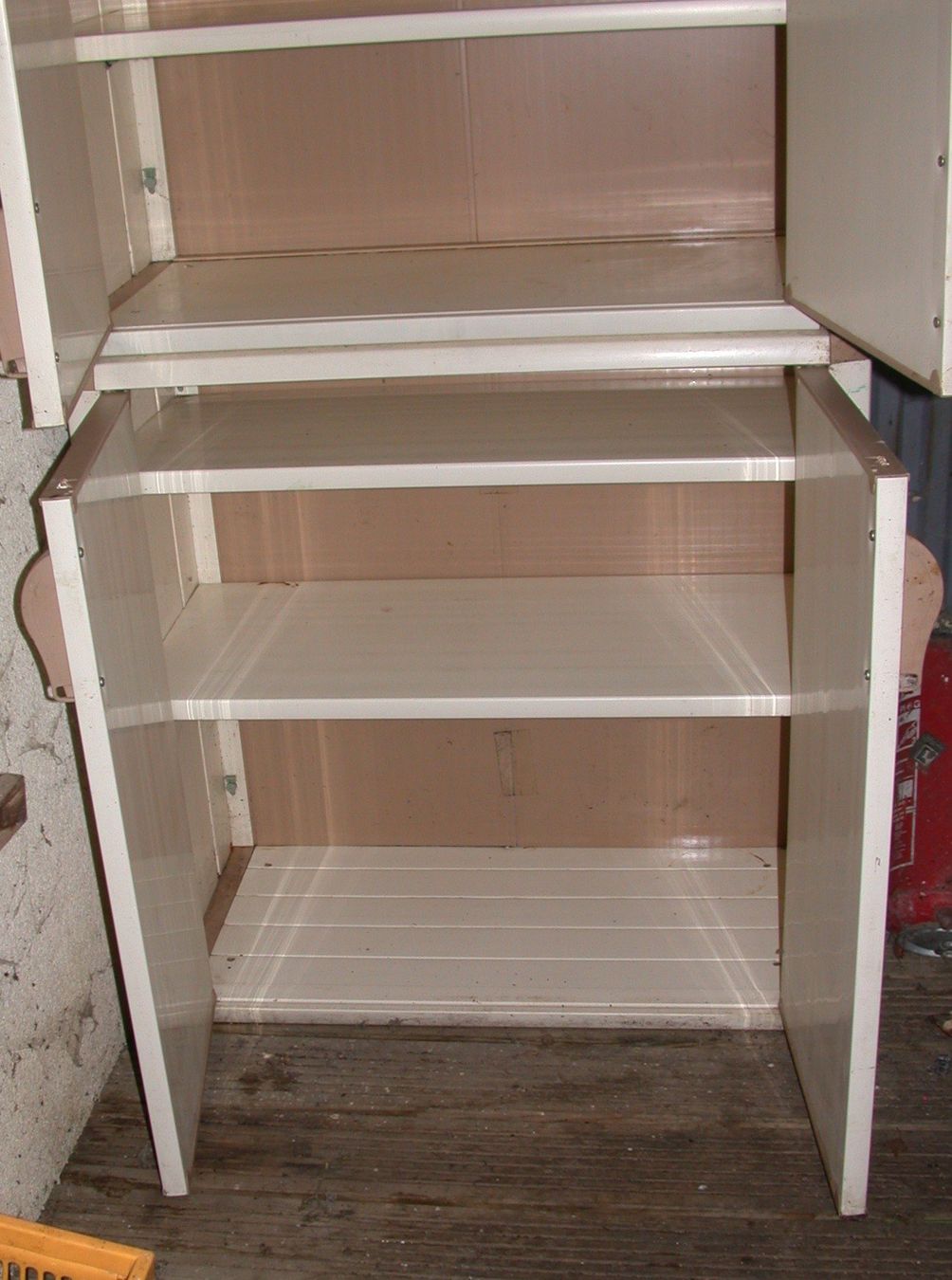 Armoires: Schrank Kunststoff – D'occasion à Lengnau AG par imf_s96l 2