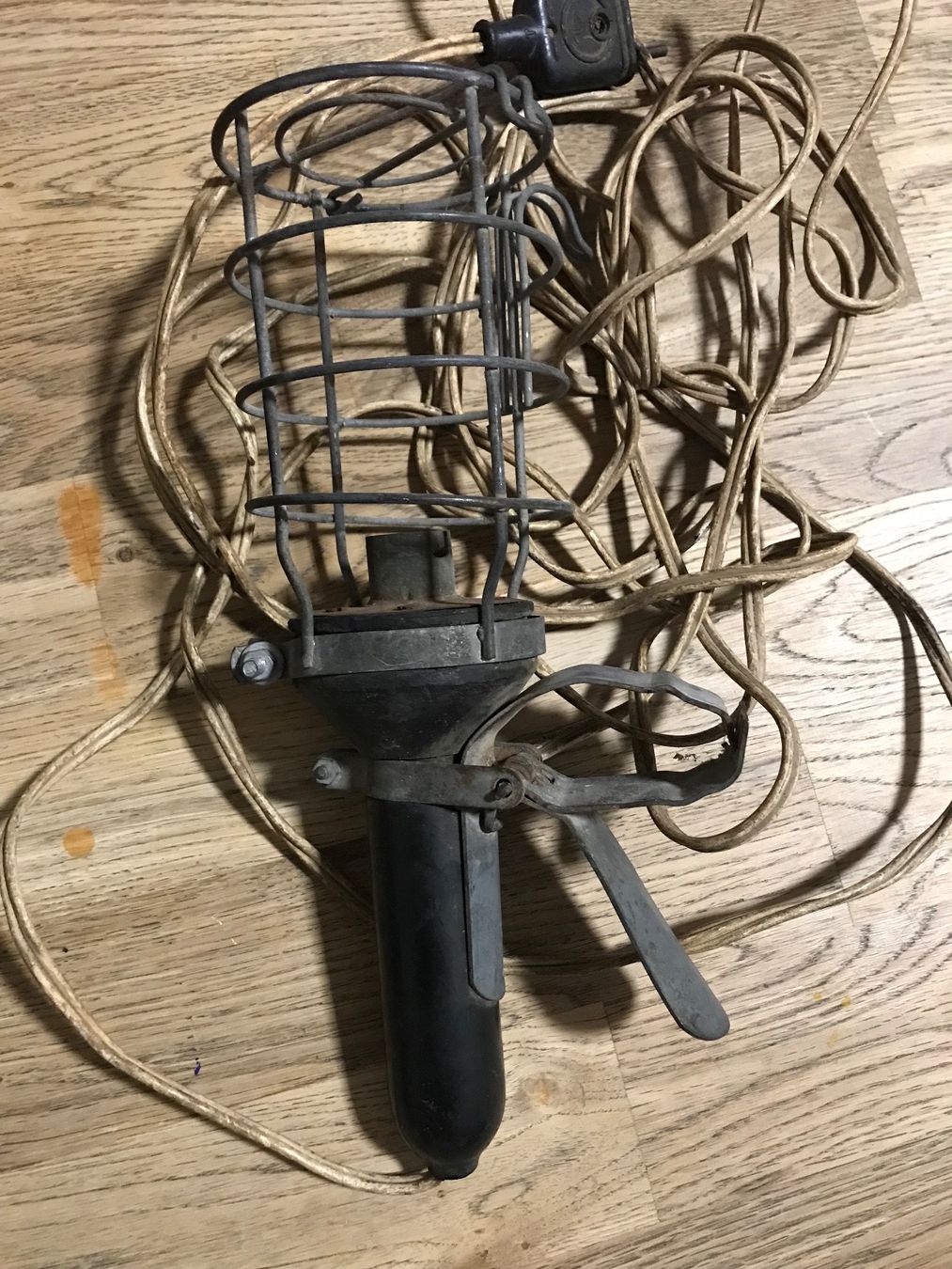 Lampade: Alte  elektrischen  tragbare Lampe – Usato da Niederscherli venduto da ija_y67c 3