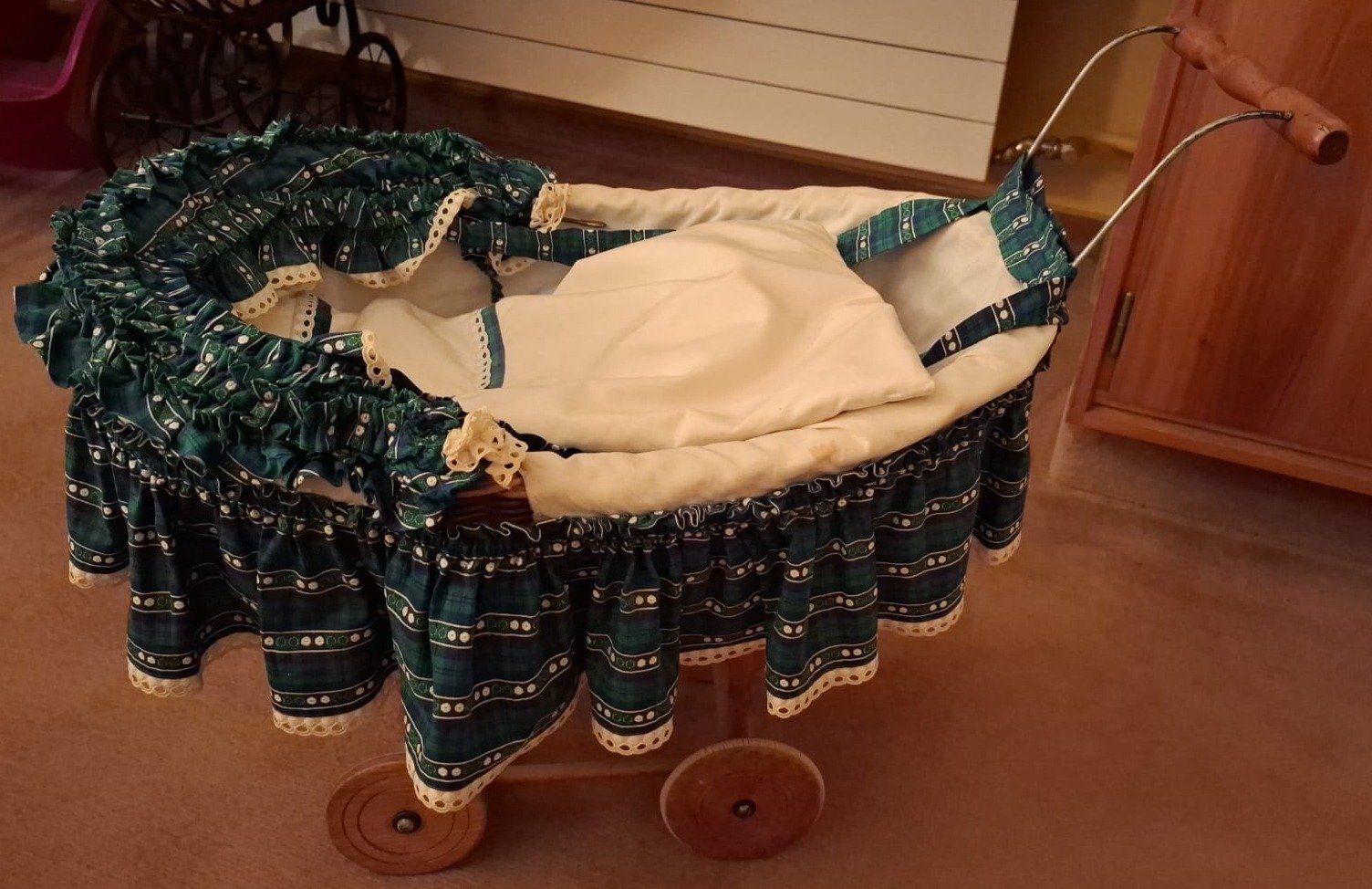Carrozzine per bambole: alter Puppenwagen – Usato da Wettingen venduto da huitzilopostli