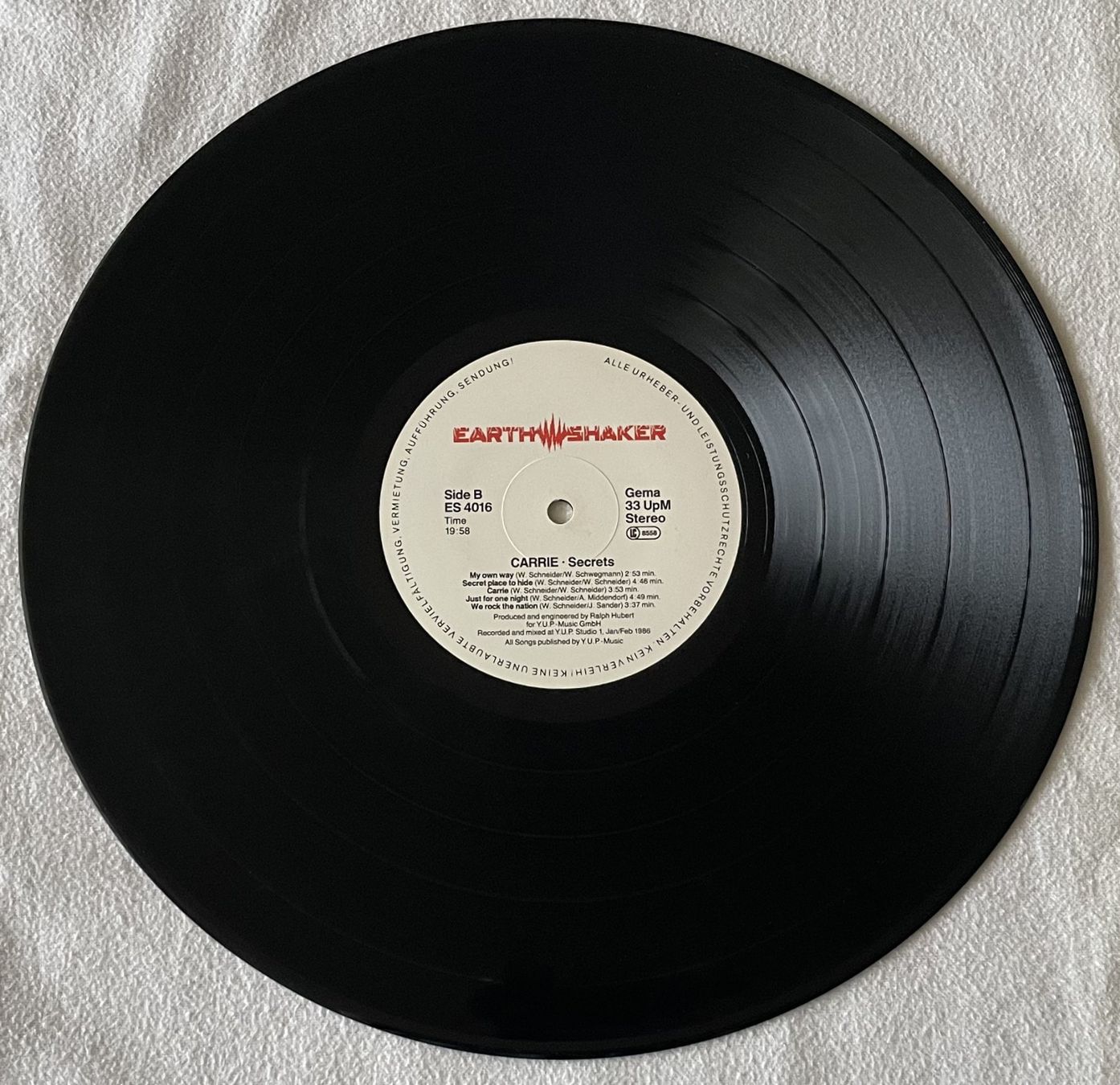 Schallplatten: Carrie – Secrets - LP - 1986 - First Press - Earthshaker Rec – Gebraucht aus Uster von Zardodel 3