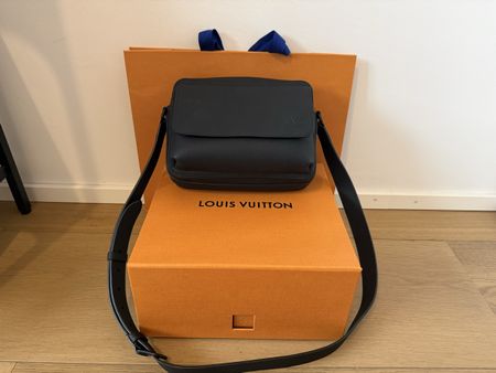 Louis Vuitton Bording Messenger Bag