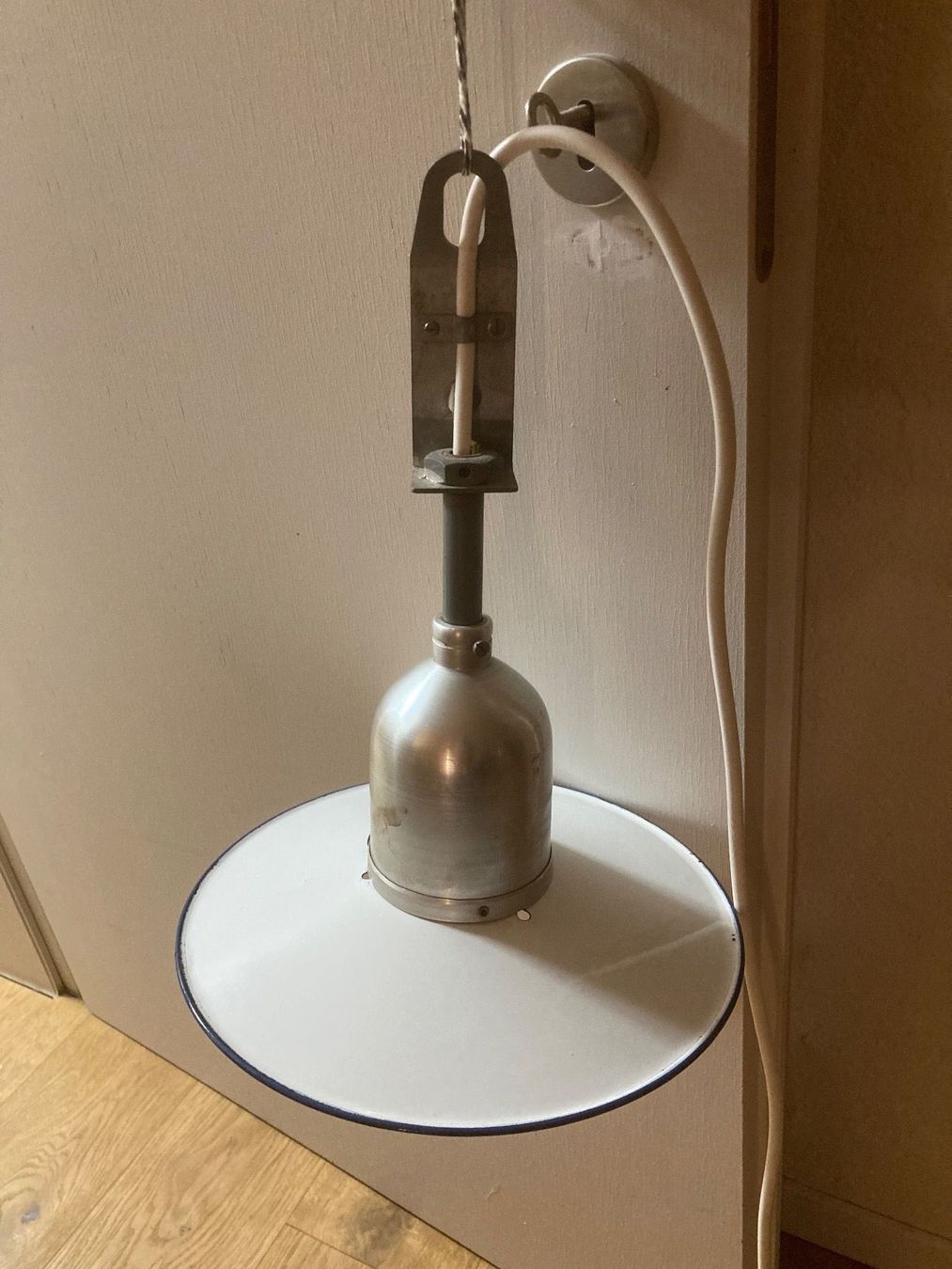&Tradition Lampade: Hängelampe, Emailleschirm – Usato da Neftenbach venduto da 889095 5