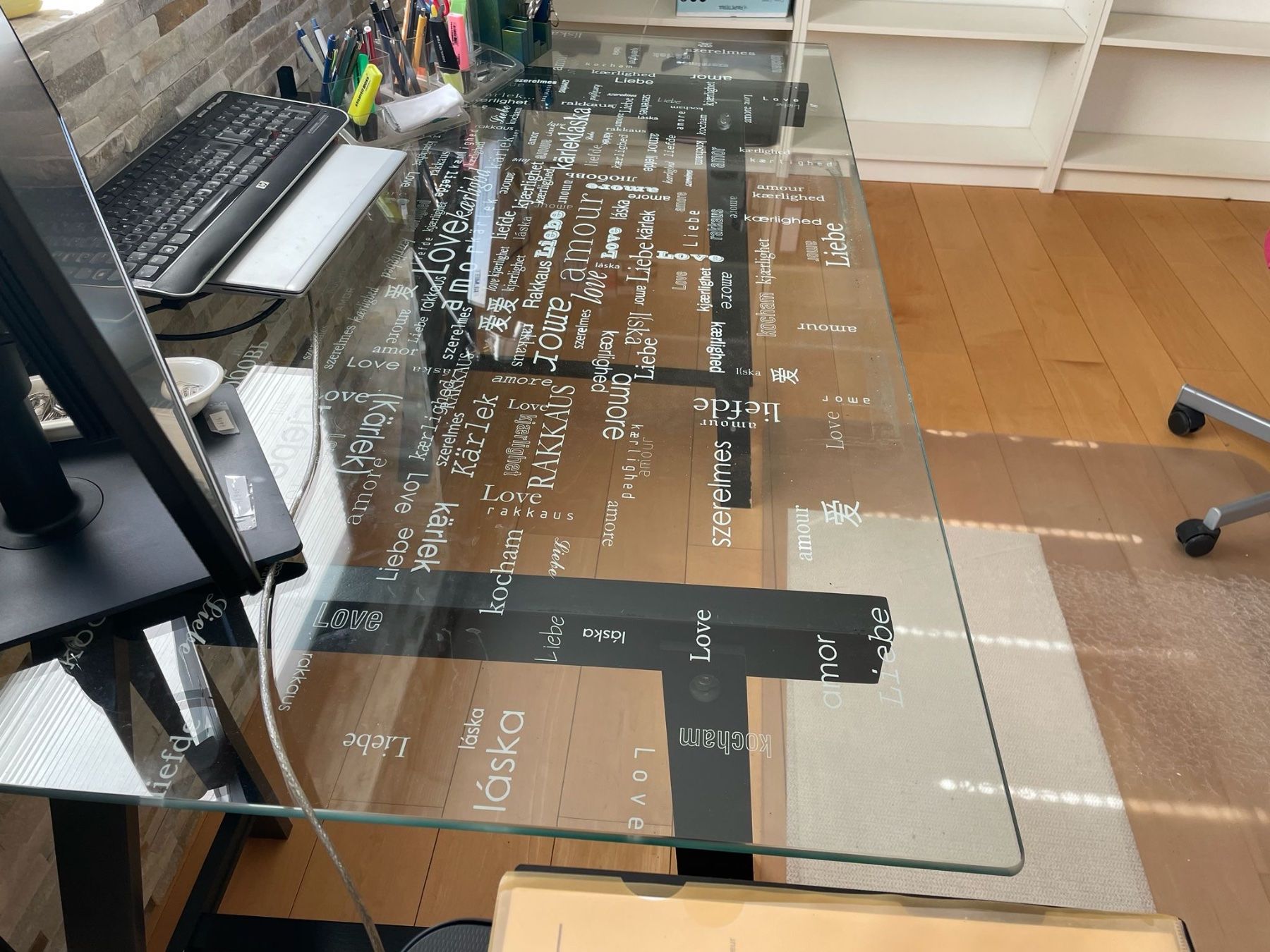 Ikea Bureaux: Urgent!! Bureau en verre IKEA – D'occasion à Vevey par nah_mmk5 1