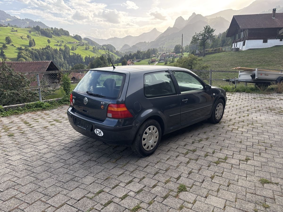 VW Autos: Golf 4 2L – Gebraucht aus Oberwil i. S. von mbo_nxq7 1
