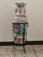Chinesische PozelanBodenvase mit Ständer