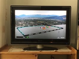 Philips Cineos 32" TV (32PFL9632D/10) mit Fernbedienung