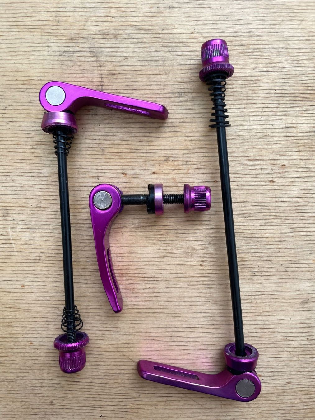 Pezzi di ricambio: Schnellspanner Set 90er MTB Purple – Usato da Basel venduto da l_2jvr 1