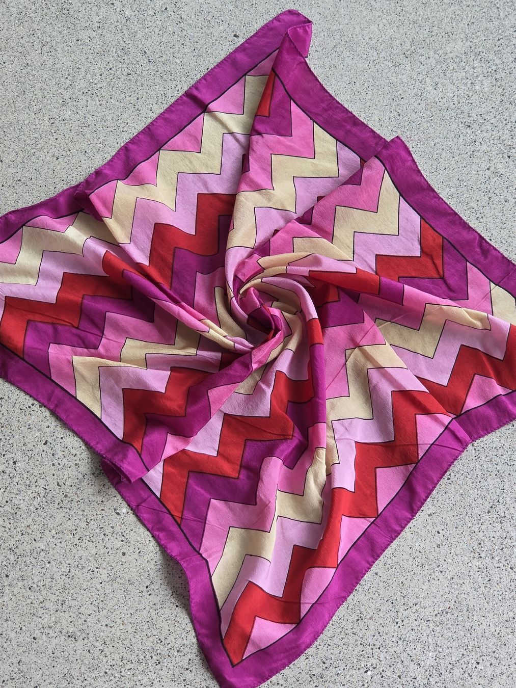 Foulard & Sciarpe: Seidenfoulard, Nicky-Tuch – Nuovo e nell'imballaggio originale da Frauenfeld venduto da Schenken-mit-Herz