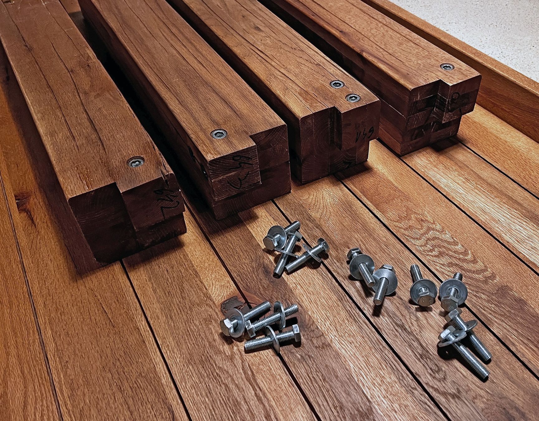 Tavoli: Massiver Holztisch, Top Zustand – Usato da Zürich venduto da Octopus-275 4