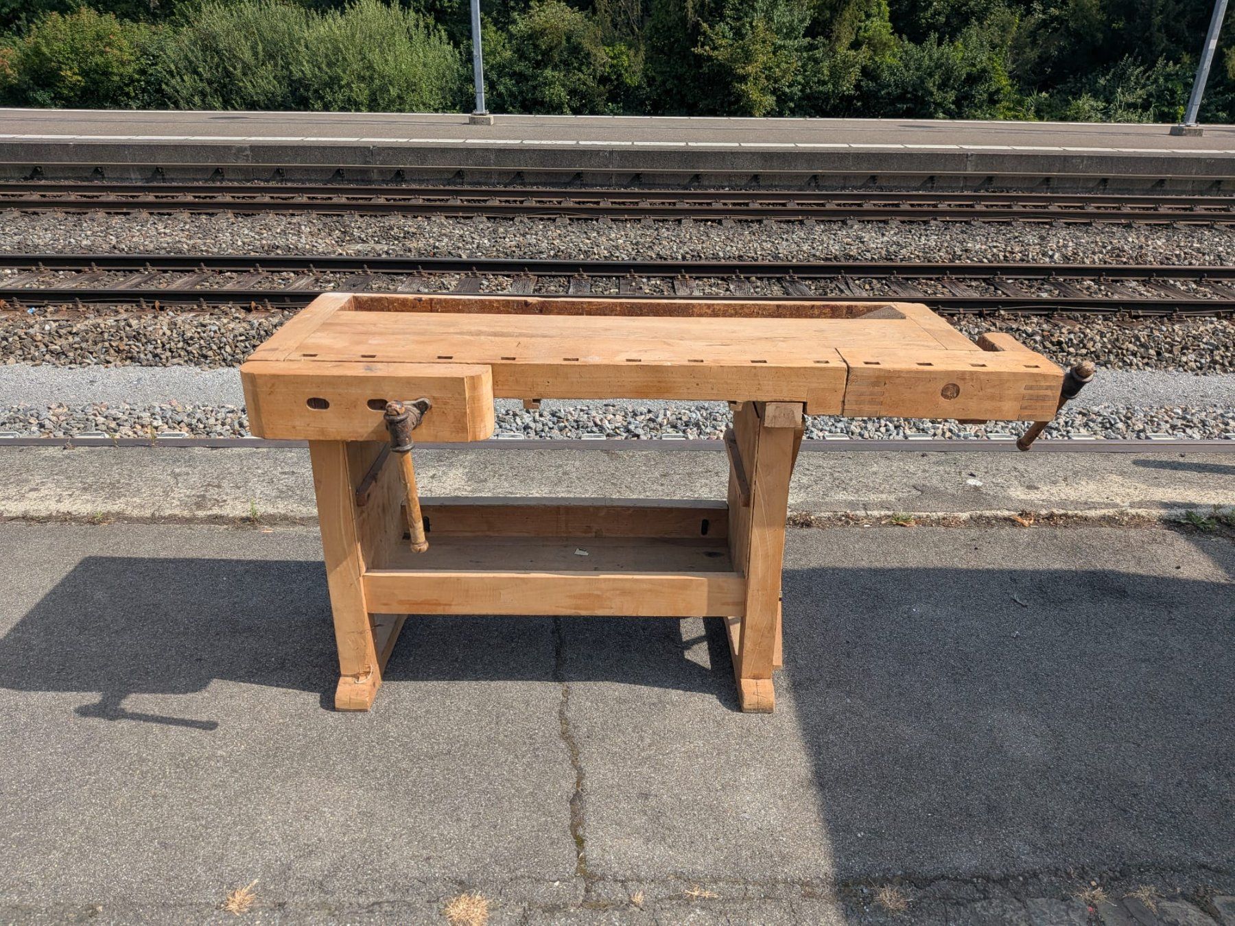 Werkbänke: Massivholz-Werkbank - 2 Spanner - Ref. 07/28 – Gebraucht aus Au ZH von BrockiAu